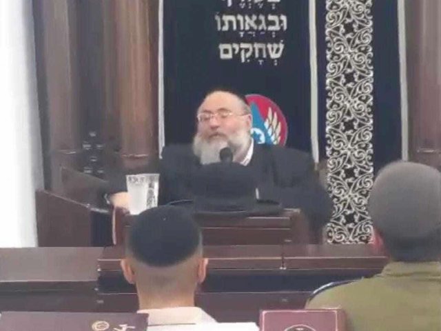החידא אברג'יל בבסיס חיל האוויר. א' מיכאלי
