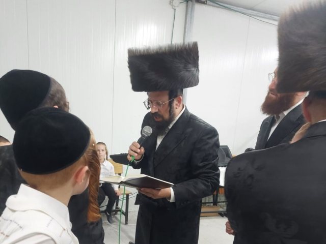 הרב יהושע טננהויז בערלוי. המצלם