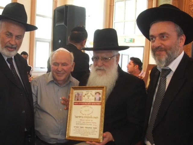 הגבאי זל עם רב העיר הרב פינטו. מ. מיכאלי