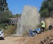 פיצוץ צינור הביוב באשדוד: צוותי חירום פועלים למניעת זיהום נחל לכיש