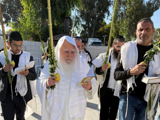 הרב פינטו בהושענא רבה. א' מיכאלי