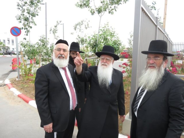 הגרח פינטו יחד עם הרב קלמנוביץ והרב דהן בסיור עירובין ב'אסותא'. א' מיכאלי